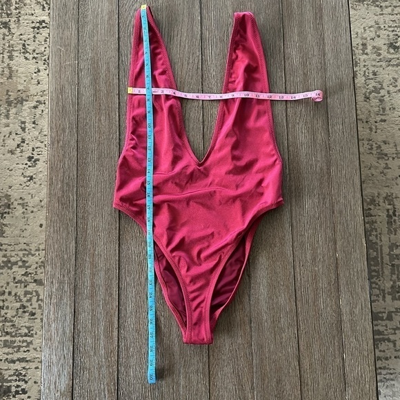Dippin’ Daisy’s Toxic Fantasy Deep V Neck One
Piece Swimsuit Burgundy L - Picture 8 of 10